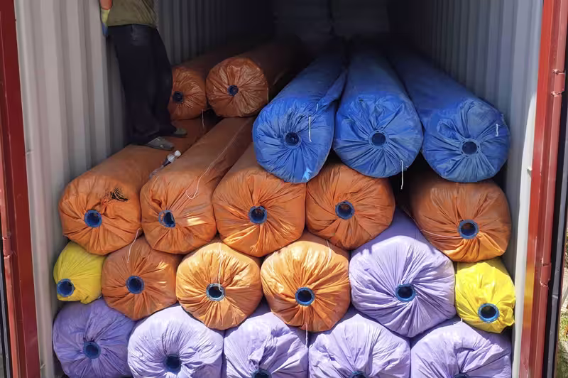 Quy cách đóng gói cuộn cỏ nhân tạo khác nhau: màu sắc, kích thước